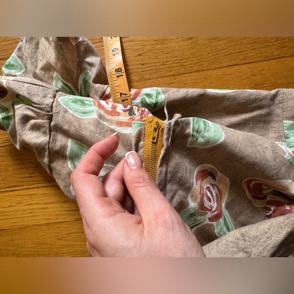 60s Cotton Brown Floral Print Fit and Flare Dress with Sweetheart Neckline - Picture 3 of 6